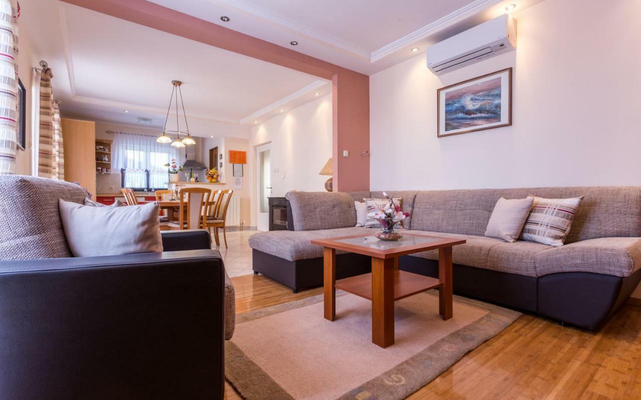 Apartment Smilja Malinska Dış mekan fotoğraf
